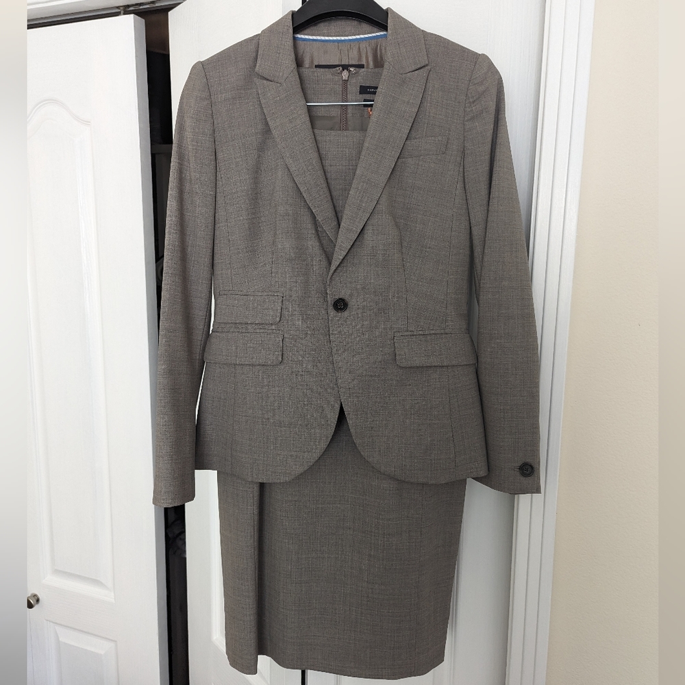 Beautiful Banana Republic Sheath Dress and Blazer